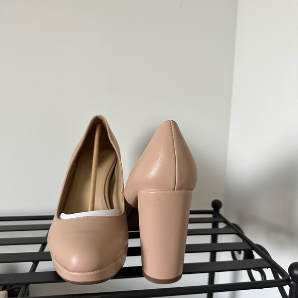 Naturalizer Berlin Platform Block Heels. 8.5 Wide, Nude. New in box. - Picture 3 of 4